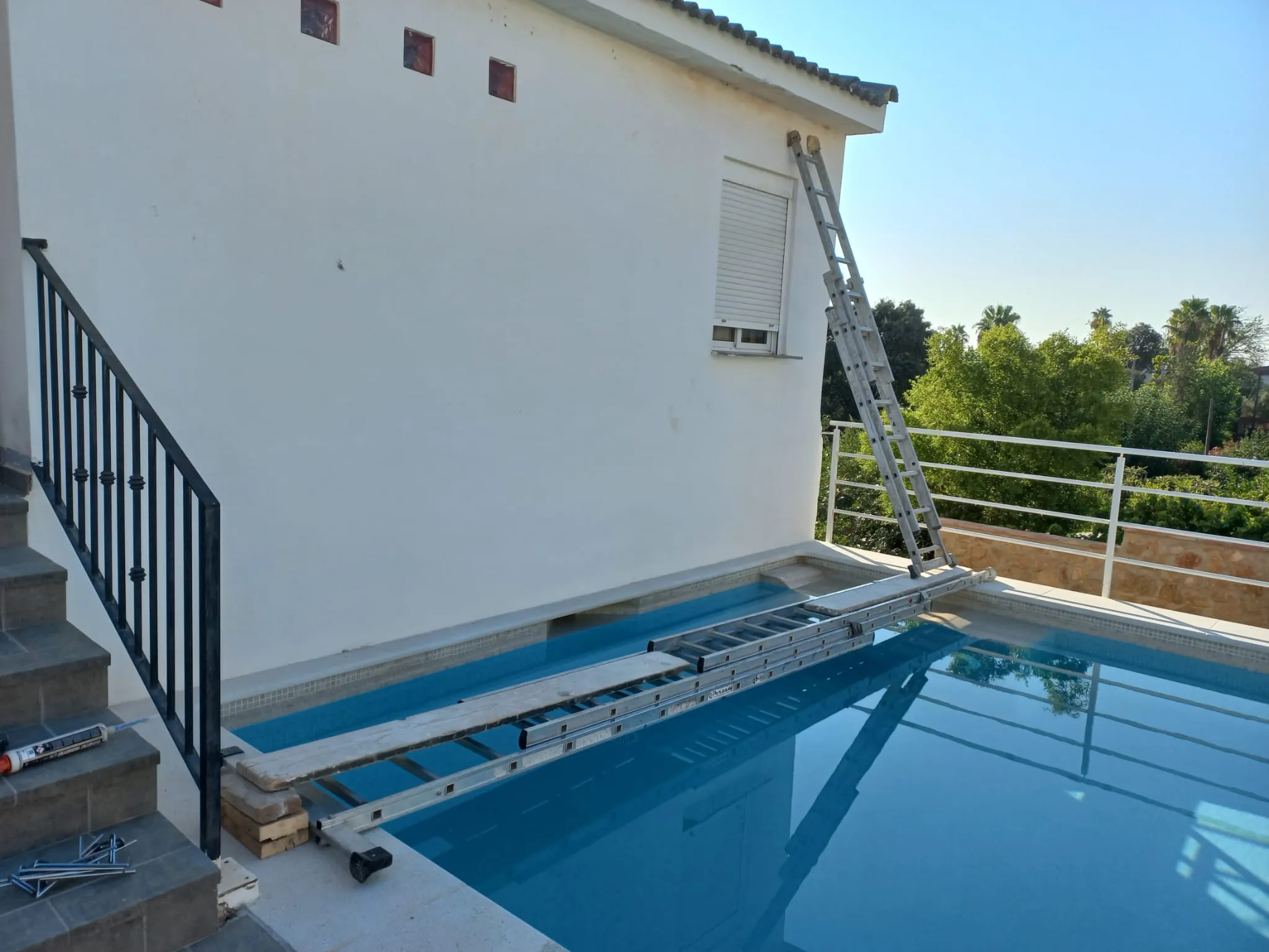 instalación de canalon en Córdoba en piscina